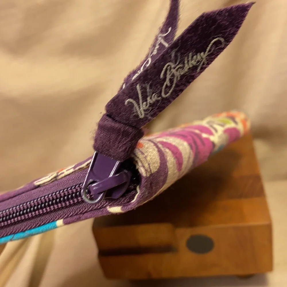 Vera Bradley graphic/flower pattern wallet - Picture 6 of 16